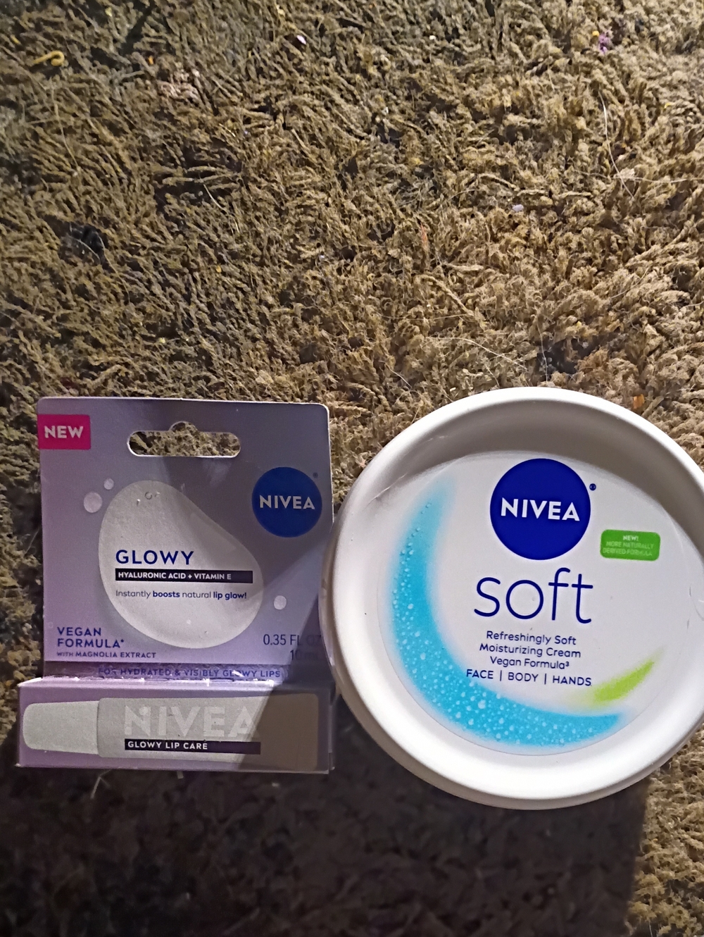 NIVEA (16OZ) Soft Moisturizing Cream & GLOWY Lip care Hyaluronic Acid & Vit E